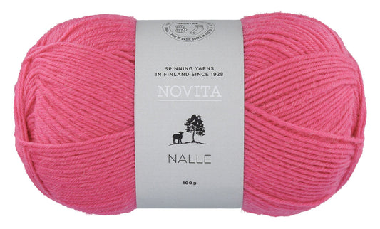 Novita Nalle sokkengaren in raspberry - Frisse rode kleur voor opvallende projecten