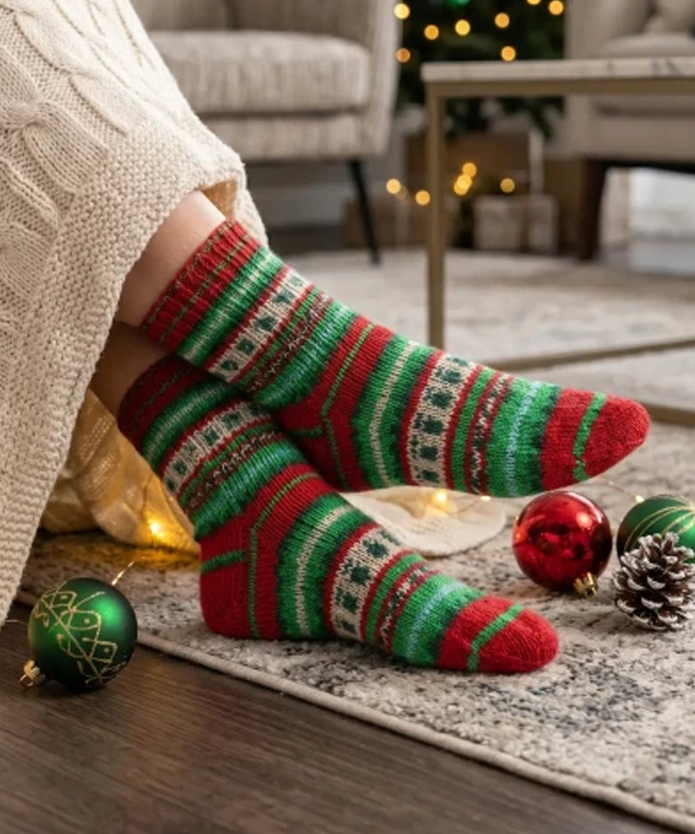 Sfeerfoto kerstsokken gebreid met Rellana Flotte Socke Christmas 2026 6-ply
