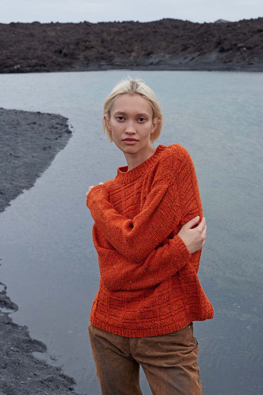 Breipakket Trui Issa in oranje Donegal Tweed+, gebreide damestrui met ruitjespatroon