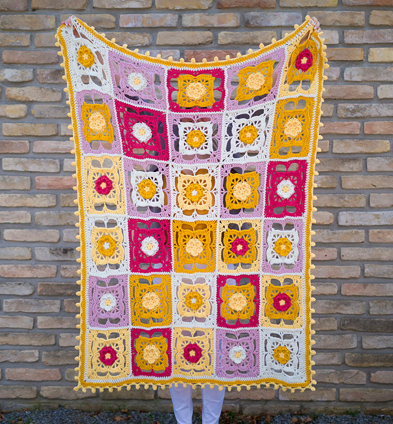Gehaakte deken Blooming Blossom uit het boek Dekens haken