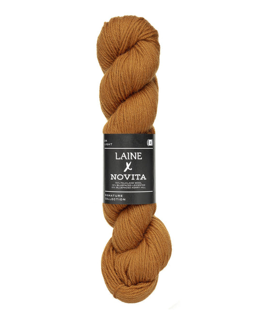 Novita x Laine DK breigaren in golden amber - stijlvol wolgaren voor breien en haken