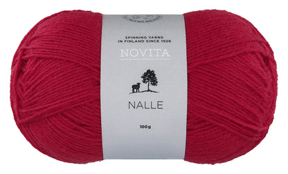 Novita Nalle sokkengaren in lingonberry - Diepe rode tint voor opvallende projecten
