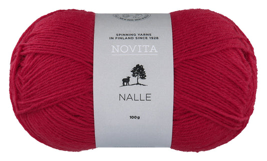 Novita Nalle sokkengaren in lingonberry - Diepe rode tint voor opvallende projecten