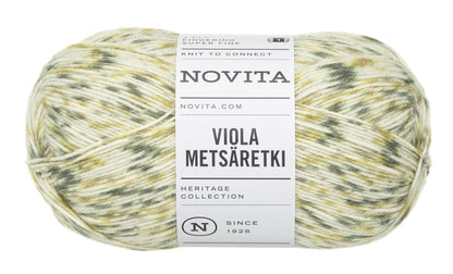 Novita Viola Metsäretki sokkengaren in conifer forest – 80% wol, 20% polyamide
