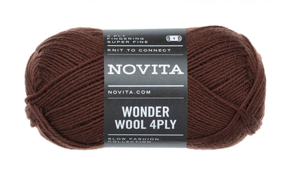 Novita Wonder Wool 4-ply in cola - steekverhouding van 28 steken x 36 toeren per 10 cm