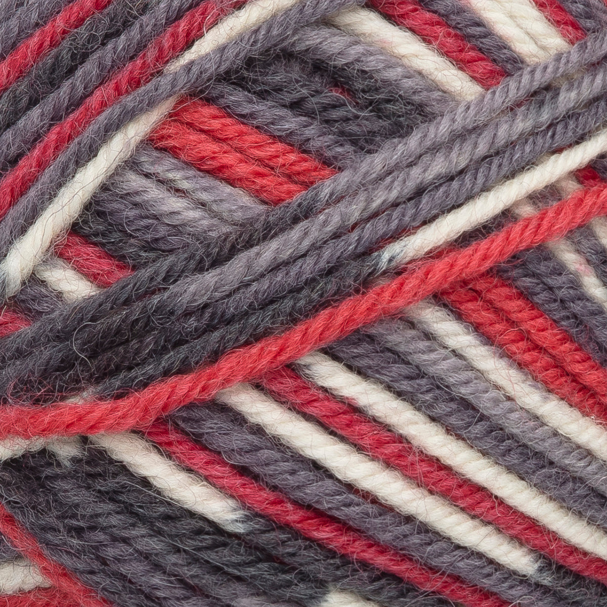 Novita 7 Veljestä Joulupolkka kleur 8581 bullfinch – detail van de draad