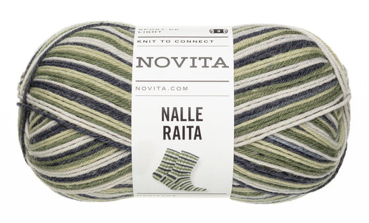 Novita Nalle Raita kleur 8451 mossy area: bol zelfstrepende sokkenwol in groen, grijs en wit