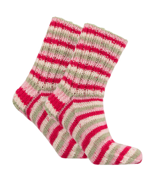 Novita Nalle Raita 8461 meadow flowers: gebreide sok met zelfstrepend patroon in rood, roze, groen en wit