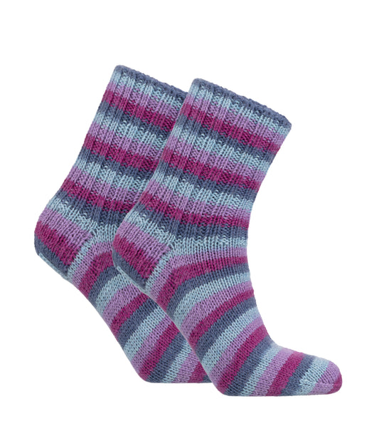 Novita Nalle Raita 8471 fairytale forest evening: gebreide sok met zelfstrepend patroon in paars, blauw en roze